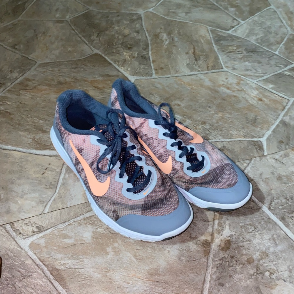 Women Nike sneaker size 10